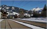 Kein Meisterwerk, aber auch noch ein MOB GDe 4/4 Bild. Die GDe 4/4 6003 erreicht mit einem Panoramic Express nach Montreux den Bahnhof von Saanen. 

