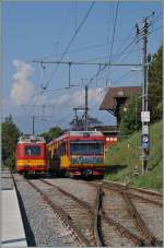 Der BVB Beh 4/8 93 verlässt als Regionalzug 23 von Villars-sur-Ollon nach Bex den Bahnhof Gryon. Auf einem Abstellgleis steht der Xeh 2/4 26
12. August 2015