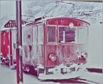 Kein gutes, aber ein altes (110 Film) Bild: eine Jungfraubahn He 2/2 im Winterdienst auf der Kleinen Scheidegg am 12. März 1982