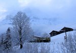 Die Nebel lichten sich. Triebwagen 106 oberhalb Grindelwald Grund. 16.Januar 2016.  