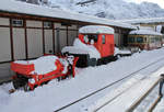 In Mürren stehen versammelt der Triebwagen 22 mit seinem Güterwagen, die Diesel-Schneeschleuder X rot m 25 und der Schneepflug 27. 14.Dezember 2020 