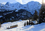 Mürren-Bahn zwischen Winteregg und Grütschalp, vor dem Panorama der Berner Alpen.