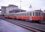 SNB- (Solothurn-Niederbipp-Bahn) und OJB (Oberaargau-Jura-Bahn)-Fahrzeuge in Langenthal: der kleine OJB-Triebwagen 8, der alte OJB-Personenwagen 17, und der SNB-Steuerwagen 104. 26.April 1970. 