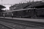 BOB-Wagen in Luzern: Jetzt ist der BOB-Wagen AB 209 fest in den Zug nach Interlaken eingereiht, hinter Triebwagen 915. Sommer 1963. 