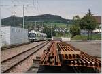 644-aarau-menziken-wynentalbahn/831360/gontenschwil---die-wsb-gestern-die Gontenschwil - die WSB gestern, die AVA heute; ein AVA ABe 4/8 'Diamat' auf der Fahrt von Menziken nach Aarau erreicht Gontenschwil. 

26. Aug. 2022