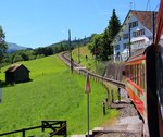 Appenzellerbahnen, Gais - Altstätten Stadt: Die schönen und charakteristischen Häuser dieser ostschweizer Region zieren die gesamte Strecke der Appenzellerbahnen, hier beim Alten Zoll. 10.Juni 2016. 