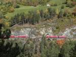 Ge 6/6 II 703 'St. Moritz' mit dem RE 1129, Chur - St. Moritz am 12.10.2014 zwischen Schmittnertobel- und Landwasser-Viadukt.