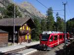 950-stmoritz-tirano-berninabahn/363086/der-bernina-express-d-960-von-tirano Der Bernina-Express D 960 von Tirano nach Davos passiert am 17.08.2012 den Bahnhof Surovas.