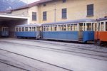 Lugano-Cadro-Dino: Die Wagen B4 42 und B2 31. Im Depot einer der Tramwagen, der bis 1964 den Lokalverkehr vom See bis nach La Santa ausführte. 4.4.1966. 