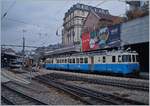Der MOB ABDe 8/8 4002  Vaud  ist in Montreux auf Gleis 7 abgestellt; kurz nach Mittag wird es als Leermaterialzug nach Chernex fahren um dann zwei Regionazugpaare nach Montreux fahren.
