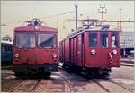 Anlässlich der Eisenbahn Amateur Delegierten Versammlung in Aarau zeigen die WSB und SBB einige Fahrzeuge. Im Bild der WSB De 4/4 N° 42 und einer der drei De 4/4.

Analogbild vom April 1985