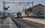 Es hat etwas länger gedauert als geplant, aber nun fährt jede Halbe Stunde ein TILO Zug von Mendrisio nach Varese; das Bild zeigt den in Stabio eintreffenden TILO RABe 524 014 als S 40 von