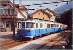 Im Sommer 1987 ist der MOB ABDe 8/8 4003  Bern  mit einem Personenzug mit Güterlast bei Fontanivent unterwegs. 

Analogbild vom Sommer 1987