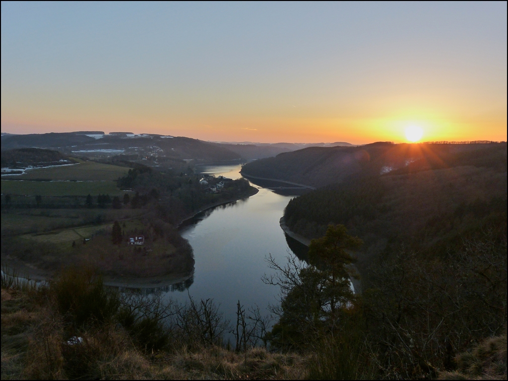 . Als krnender Abschluss eines herrlichen Frhlingstages, verabschiedete sich die Sonne in Kaundorf standesgem. 04.03.2013 (Hans)