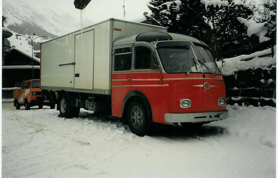 (006'917) - AFA Adelboden - Nr. 13/BE 231'897 - FBW/R&J Postfourgon (ex Nr. 17; ex AAGI Interlaken) am 21. Dezember 1990 beim Autobahnhof Adelboden