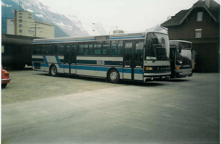 (012'207) - AFA Adelboden - Nr. 4/BE 26'704 - Setra (ex AAGI Interlaken Nr. 32) am 10. April 1995 beim Gterbahnhof Frutigen