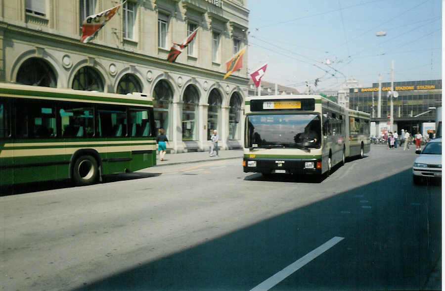 (012'909) - SVB Bern - Nr. 207/BE 500'207 - MAN am 31. Juli 1995 beim Bahnhof Bern