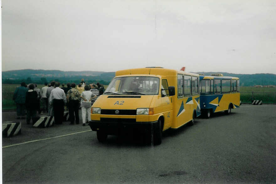 (017'200A) - Flughafen, Zrich - Nr. A 2 - VW am 5. Juni 1997 in Zrich, Flughafen 