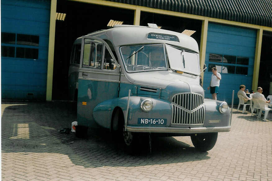 (017'728) - SVA Dordrecht - NB-16-10 - Bedford am 12. Juli 1997 in Pijnacker, Garage