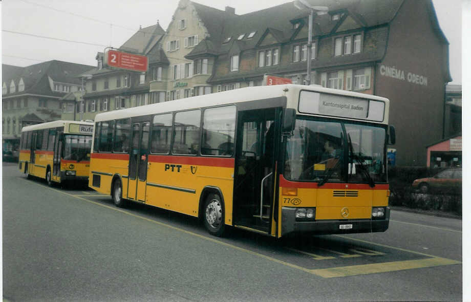 (021'614) - Voegtlin-Meyer, Brugg - Nr. 77/AG 8965 - Mercedes/Hess am 7. Februar 1998 beim Bahnhof Brugg