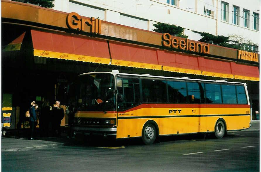 (021'704) - AVA Aarberg - Nr. 10/BE 112'610 - Setra am 17. Februar 1998 beim Bahnhof Biel