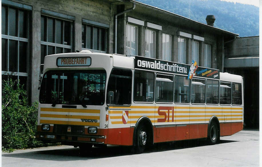 (023'635) - STI Thun - Nr. 24/BE 419'024 - Volvo/R&J (ex SAT Thun Nr. 24) am 1. Juli 1998 in Thun, Garage