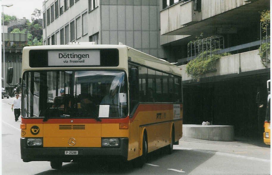 (024'626) - PTT-Regie - P 25'288 - Mercedes am 14. Juli 1998 in Baden, Postautostation