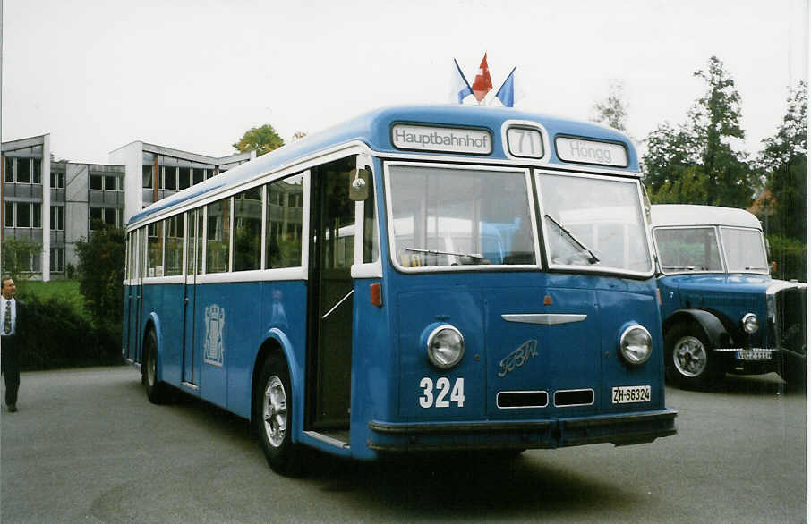 (026'331) - VBZ Zrich - Nr. 324/ZH 66'324 - FBW/Tscher am 3. Oktober 1998 in Rti, Sonnenplatz