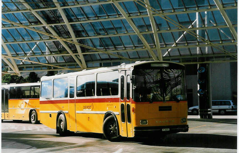 (026'820) - PTT-Regie - P 24'271 - Saurer/Tscher am 6. Oktober 1998 in Chur, Postautostation