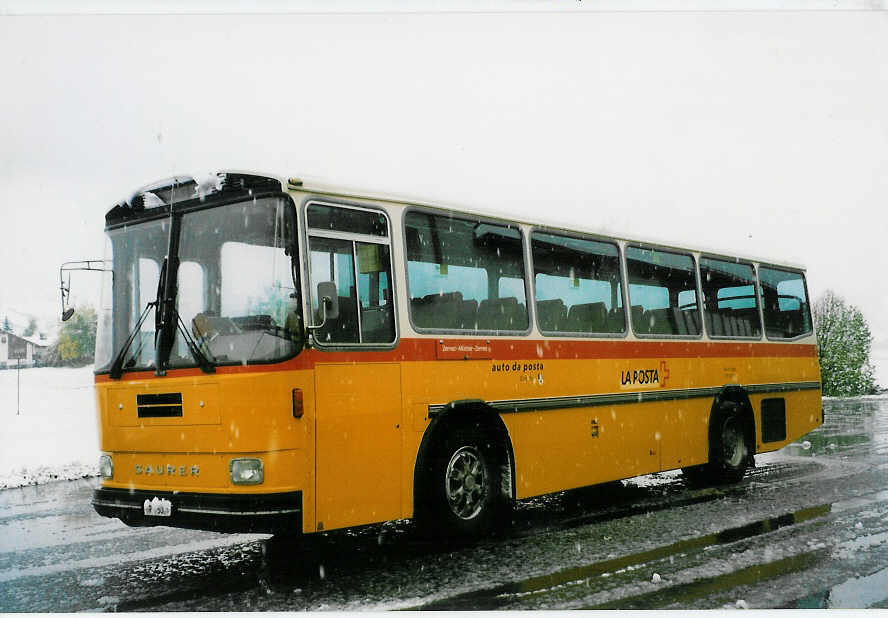 (026'907) - Frigg, Zernez - GR 75'004 - Saurer/Tscher am 7. Oktober 1998 in Zernez, Garage