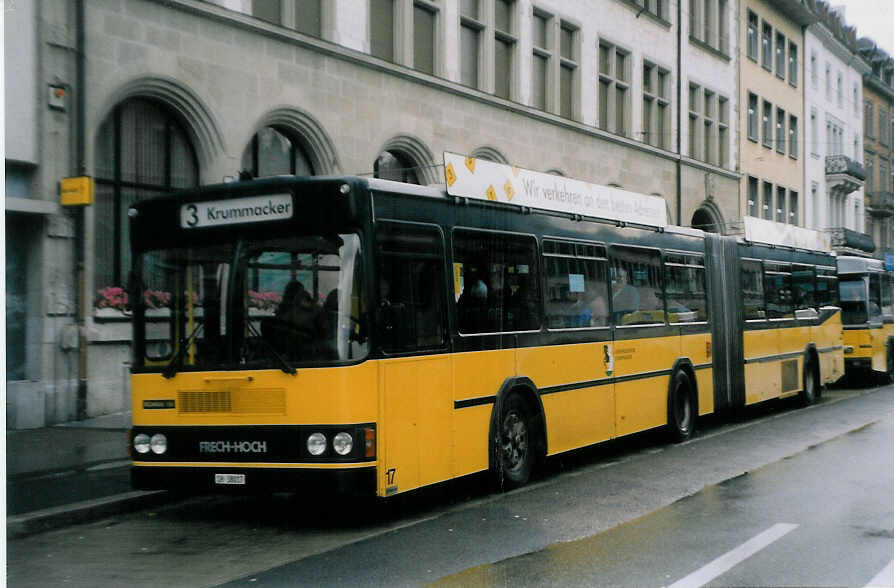 (027'919) - VBSH Schaffhausen - Nr. 17/SH 38'017 - Scania/FHS am 16. November 1998 beim Bahnhof Schaffhausen