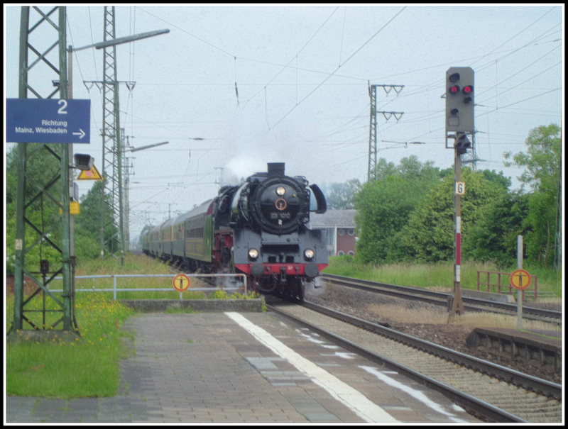 03 1010 kurz vor dem Bahnsteig in Weiterstadt