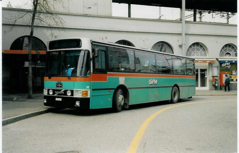 (030'636) - GFM Fribourg - Nr. 11/FR 367 - Volvo/Van Hool am 3. April 1999 beim Bahnhof Fribourg