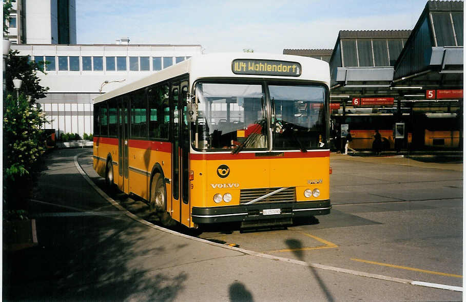 (031'823) - Steiner, Ortschwaben - Nr. 9/BE 257'095 - Volvo/Lauber am 5. Juni 1999 in Bern, Postautostation
