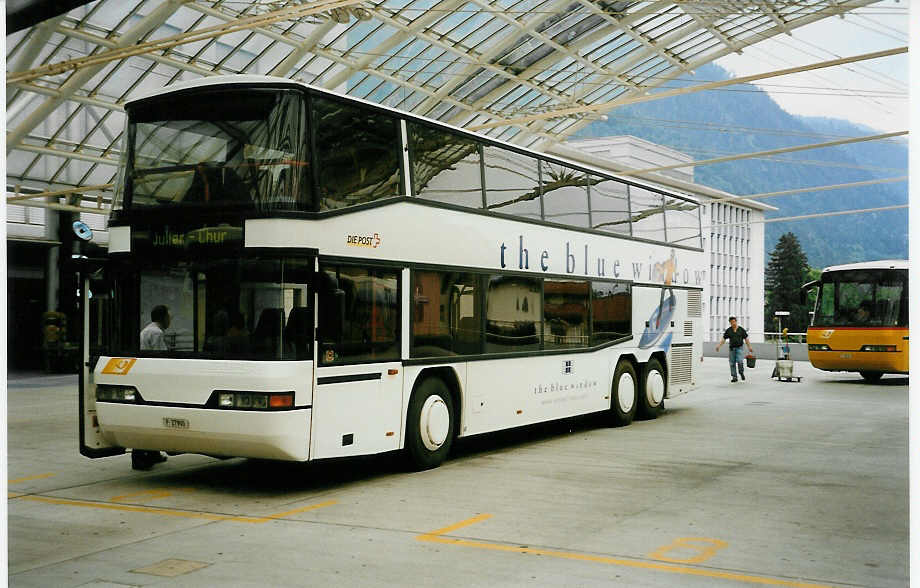 (032'710) - PTT-Regie - P 27'900 - Neoplan am 26. Juni 1999 in Chur, Postautostation