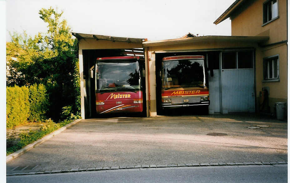 (033'026) - Meister, Thun - BE 78'669 - Van Hool + BE 13'661 - Drgmller am 30. Juni 1999 in Thun, Garage