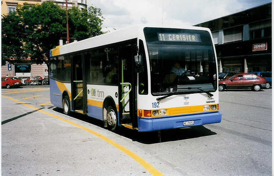 (033'323) - TC La Chaux-de-Fonds - Nr. 192/NE 79'192 - Volvo/Berkhof am 6. Juli 1999 beim Bahnhof La Chaux-de-Fonds