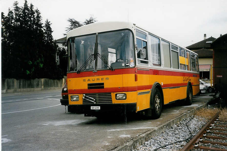 (033'821) - Raabe, Yverdon - VD 4015 - Saurer/Lauber am 7. Juli 1999 beim Bahnhof Grandson