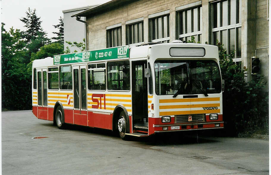 (034'931) - STI Thun - Nr. 26/BE 419'025 - Volvo/R&J (ex SAT Thun Nr. 26) am 27. Juli 1999 in Thun, Garage