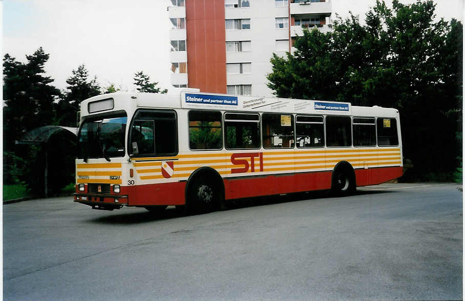 (035'318) - STI Thun - Nr. 30/BE 419'030 - Volvo/R&J (ex SAT Thun Nr. 30) am 18. August 1999 in Thun, Garage