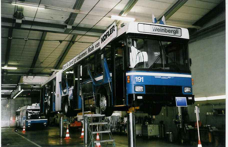 (035'606) - VBL Luzern - Nr. 191 - NAW/Hess Gelenktrolleybus am 28. August 1999 in Luzern, Depot