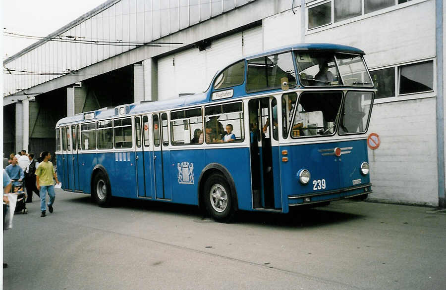 (035'807) - VBZ Zrich - Nr. 239/ZH 131'239 - FBW/Tscher Hochlenker (ex Kamm, Schlieren; ex VBZ Zrich Nr. 239; ex VBZ Nr. 219) am 28. August 1999 in Luzern, Depot VBL