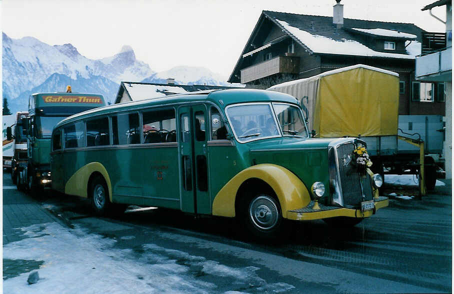 (037'926) - AvH Heimenschwand - Nr. 5/BE 2172 U - Saurer/Gangloff am 27. November 1999 in Gwatt, Hnnisweg