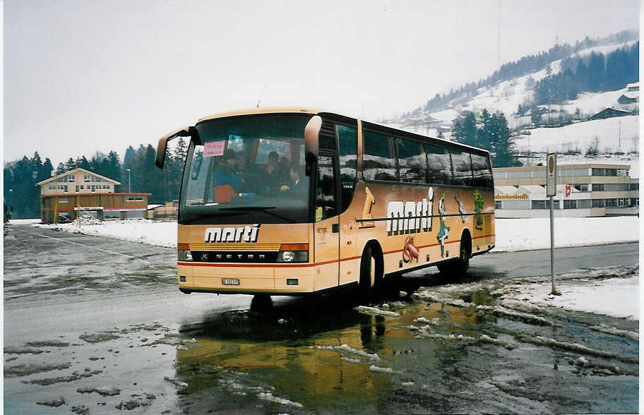 (039'101) - Marti, Kallnach - Nr. 16/BE 102'215 - Setra am 19. Februar 2000 in Frutigen, Flugplatz