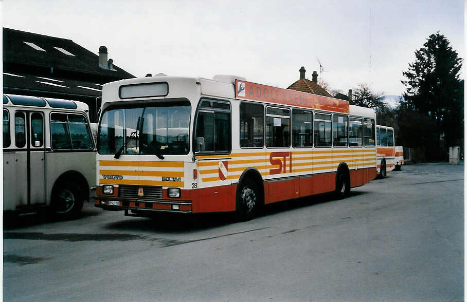 (039'331) - STI Thun - Nr. 28/BE 419'028 - Volvo/R&J (ex SAT Thun Nr. 28) am 25. Februar 2000 in Thun, Garage