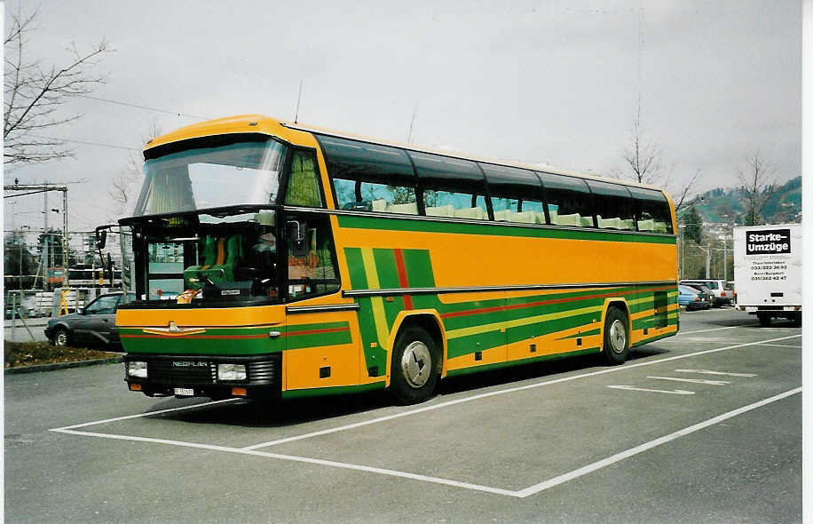 (039'534) - Dinic, Thun - BE 351'670 - Neoplan (ex AvH Heimenschwand Nr. 12) am 10. Mrz 2000 in Thun, Seestrasse