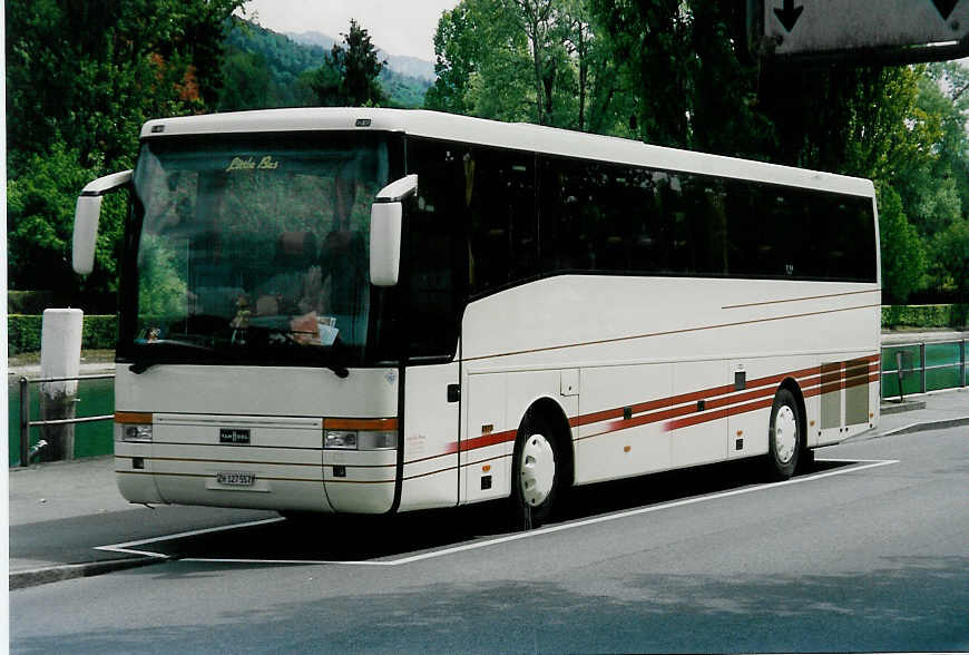 (040'431) - Little Bus, Dietikon - ZH 127'557 - Van Hool am 5. Mai 2000 bei der Schifflndte Thun