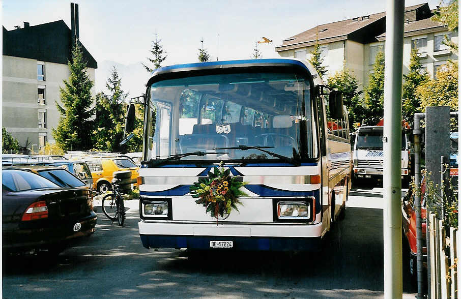 (043'128) - Brunner, Thun - BE 57'224 - Mercedes (ex M+79'539) am 9. September 2000 in Thun-Lerchenfeld, Garage