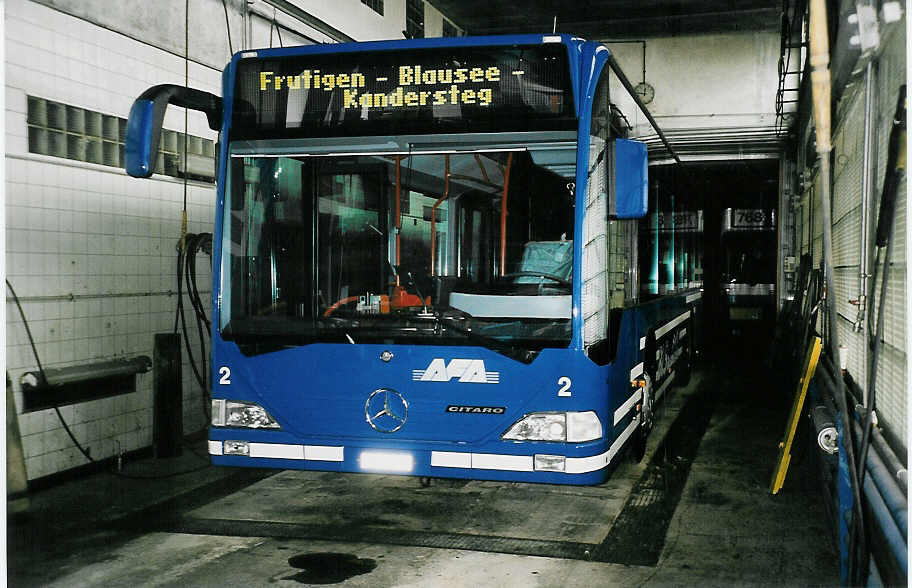 (043'434) - AFA Adelboden - Nr. 2/BE 25'802 - Mercedes am 9. Oktober 2000 im Autobahnhof Adelboden