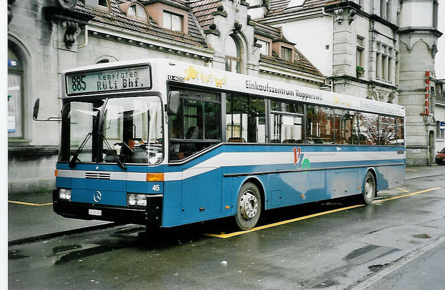 (043'514) - VZO Grningen - Nr. 45/ZH 200'045 - Mercedes am 17. Oktober 2000 beim Bahnhof Rapperswil